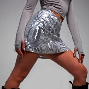NEW! ✨Absolutely stunning A-line silver mini skirt ✨